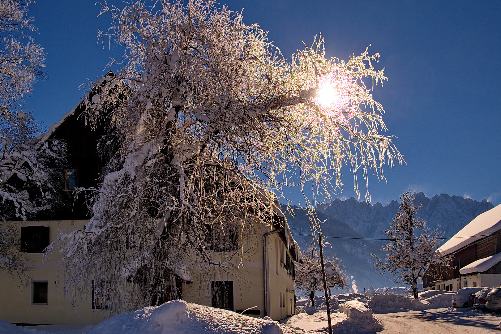 Mittagssonne in der bizarren Winterlandschaft