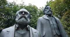 Mitte - Unter den Linden - Marx & Engels Forum - 02