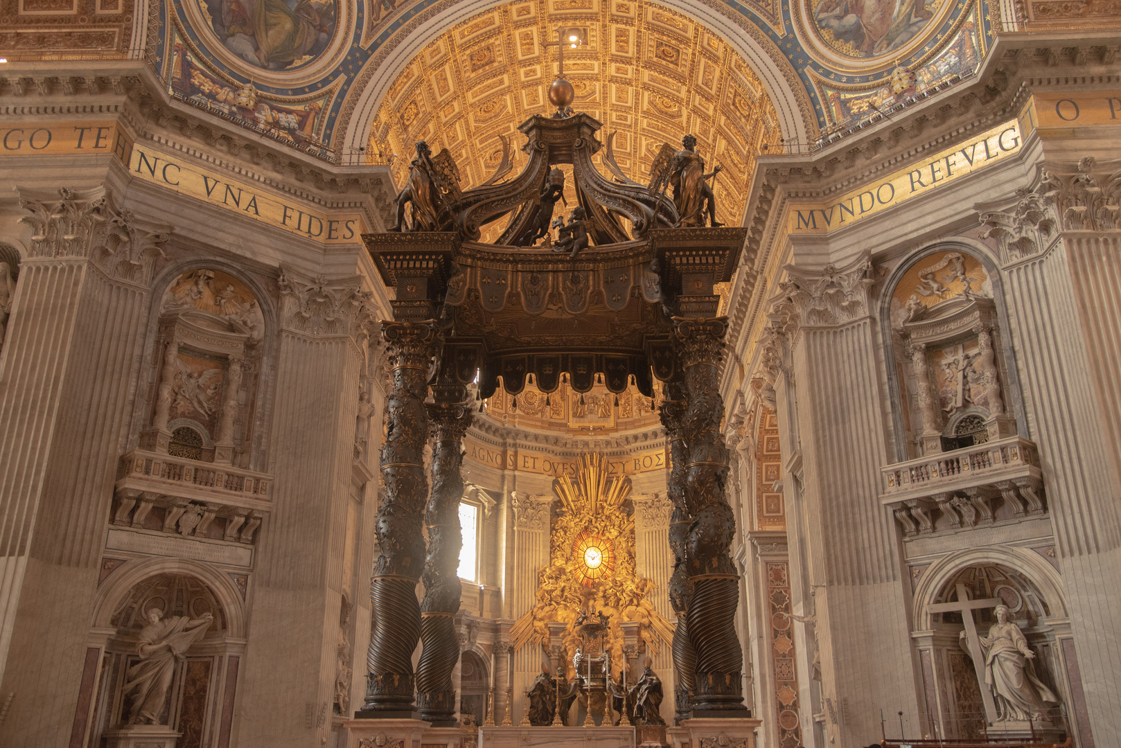 Mittelaltar Petersdom