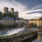 Mittelalterliche Burg Runkel an der Lahn in einem wunderschönem Herbstlicht