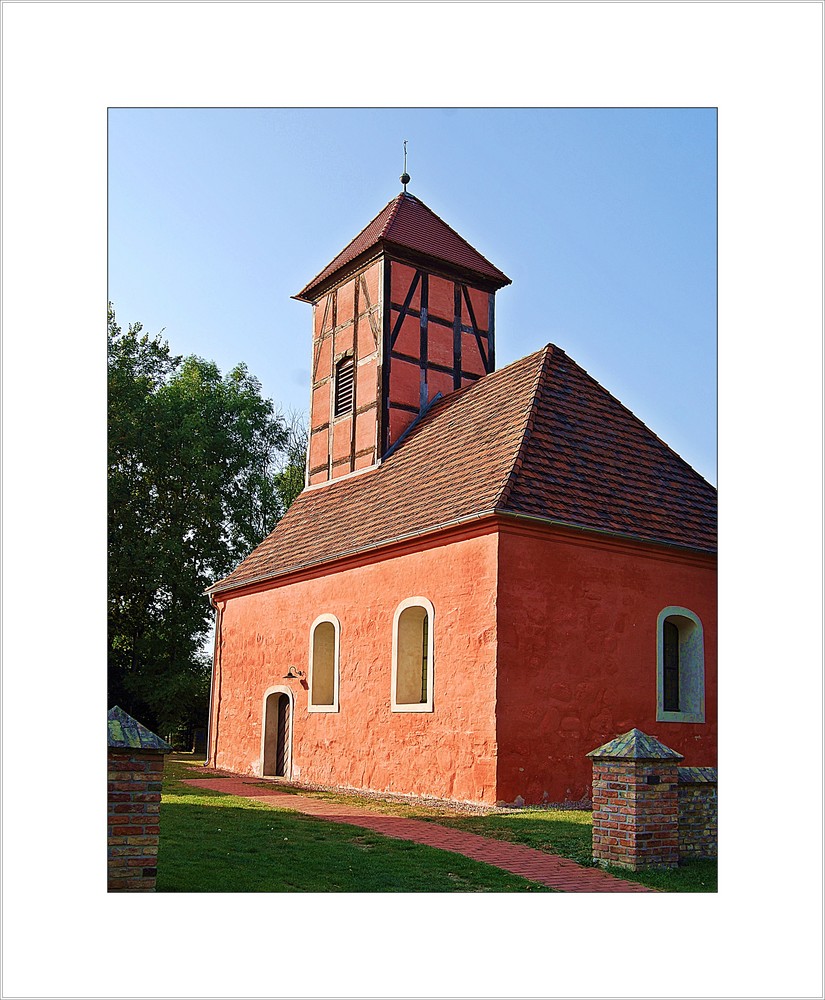 mittelalterliche Dorfkirche in Kemnitz am Plessower See