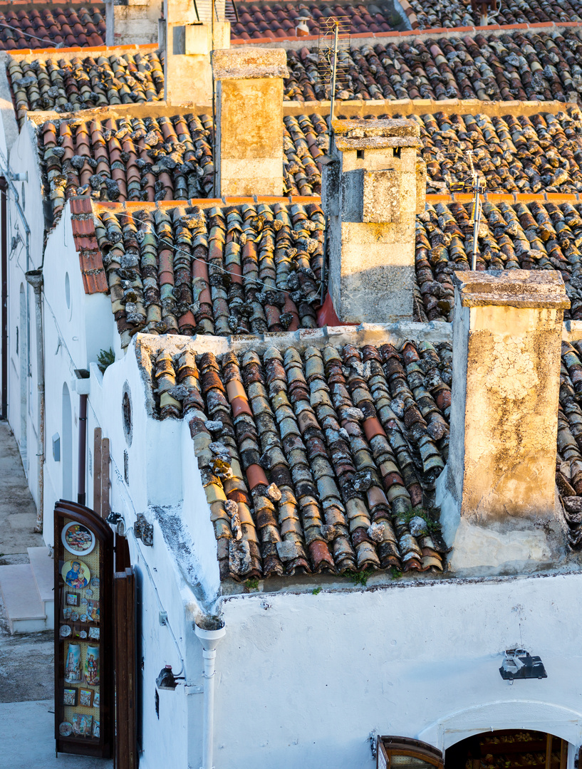 mittelalterliche Reihenhäuser in Monte Sant´Angelo, Gargano, Apulien