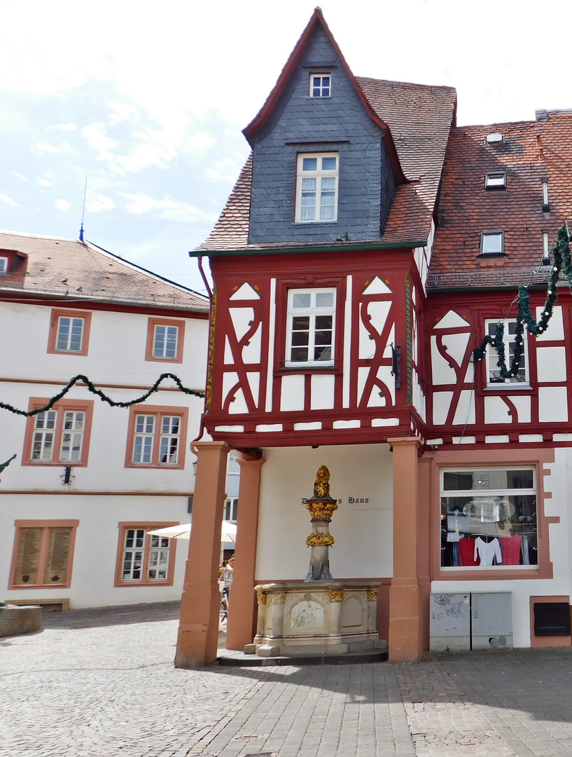 Mittelalterliches Fachwerkhaus in Alzey/Rheinhessen....