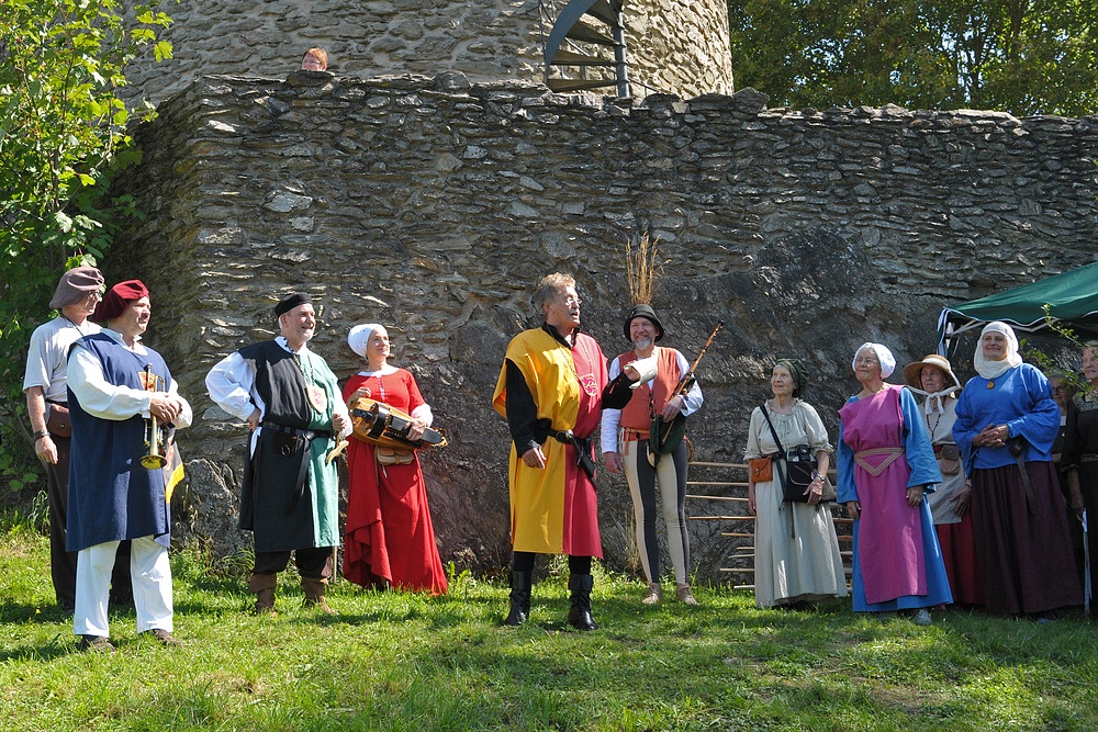 Mittelalterliches Treiben auf der Burg Altweilnau – 2023 eine besonders heiße Sache 03