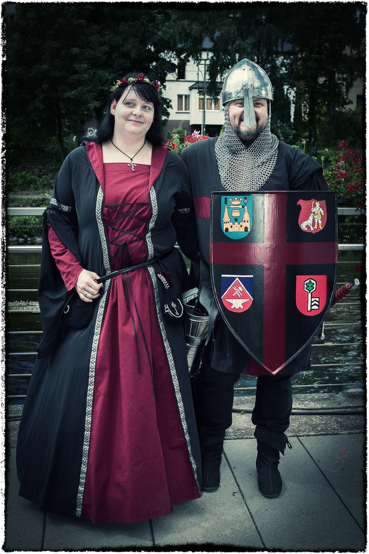 Mittelaltermarkt Altena 2013 - Ritter mit Maid