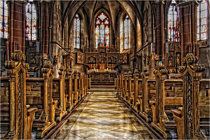 Mittelgang Kath. Pfarrkirche St. Cosmas und Damian in Gau-Algesheim