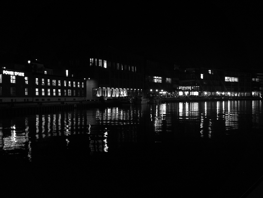 Mittelhafen by Night