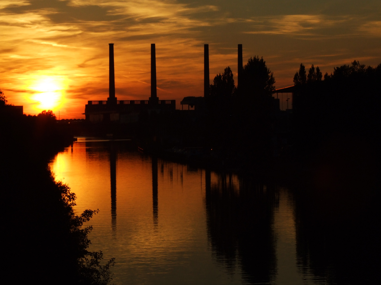 Mittellandkanal, Blick auf das alte VW Kraftwerk, Wolfsburg