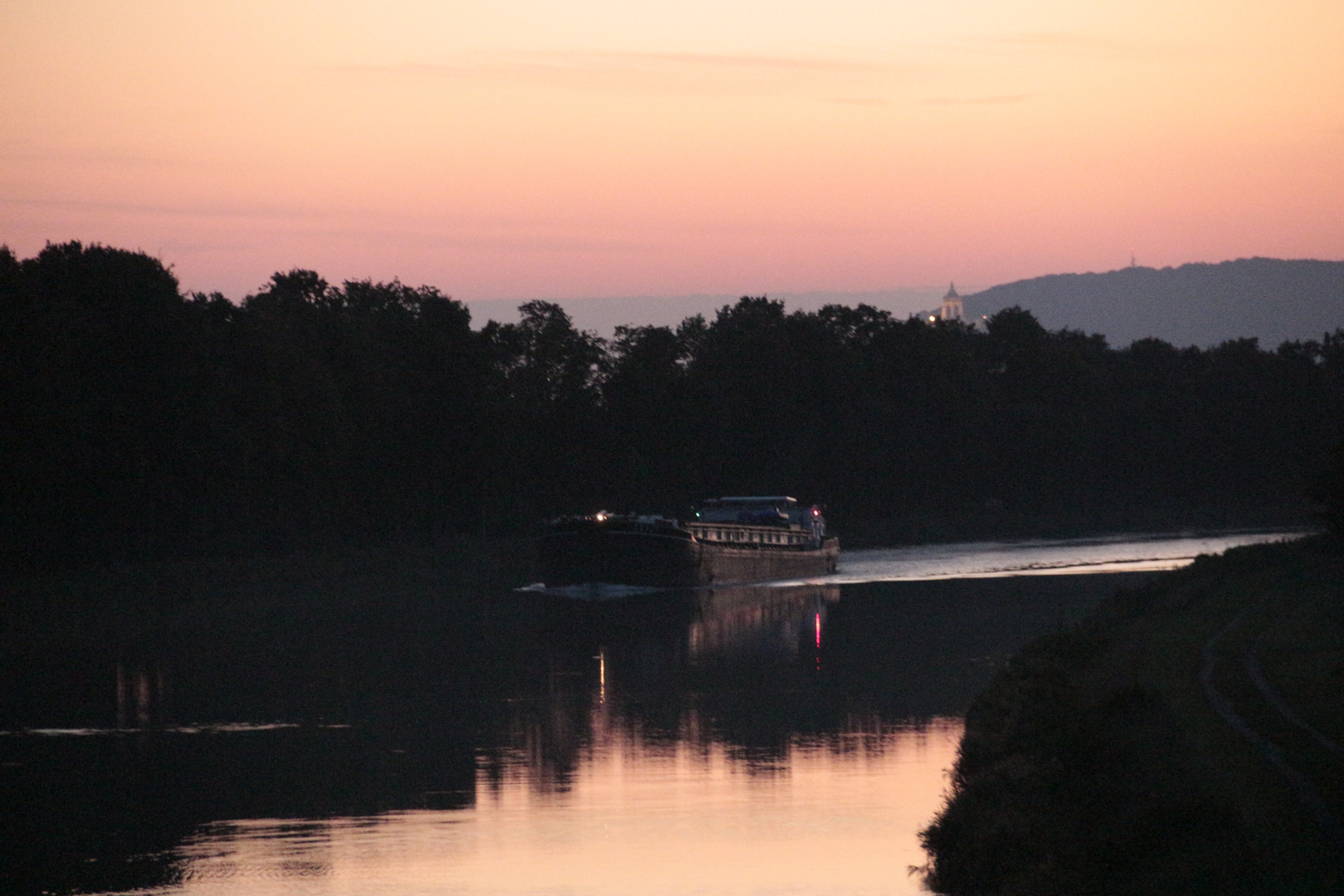 Mittellandkanal im Sonnenuntergang