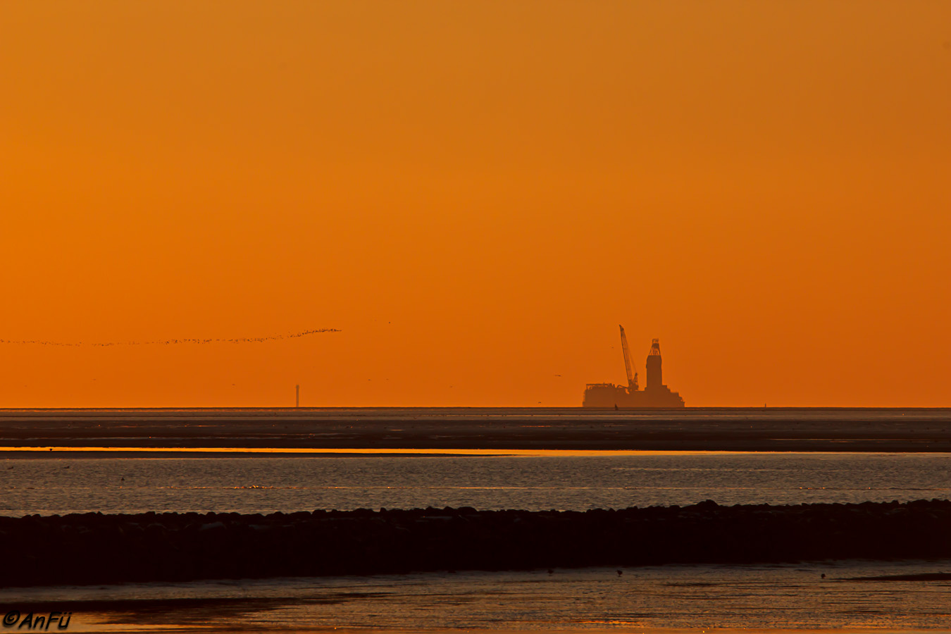 Mittelplate vom Meldorfer Hafen aus