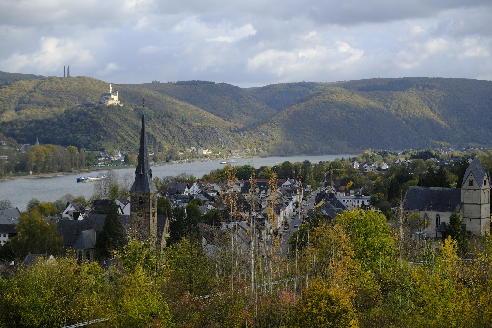 Mittelrhein ( Rhens ) im Herbst