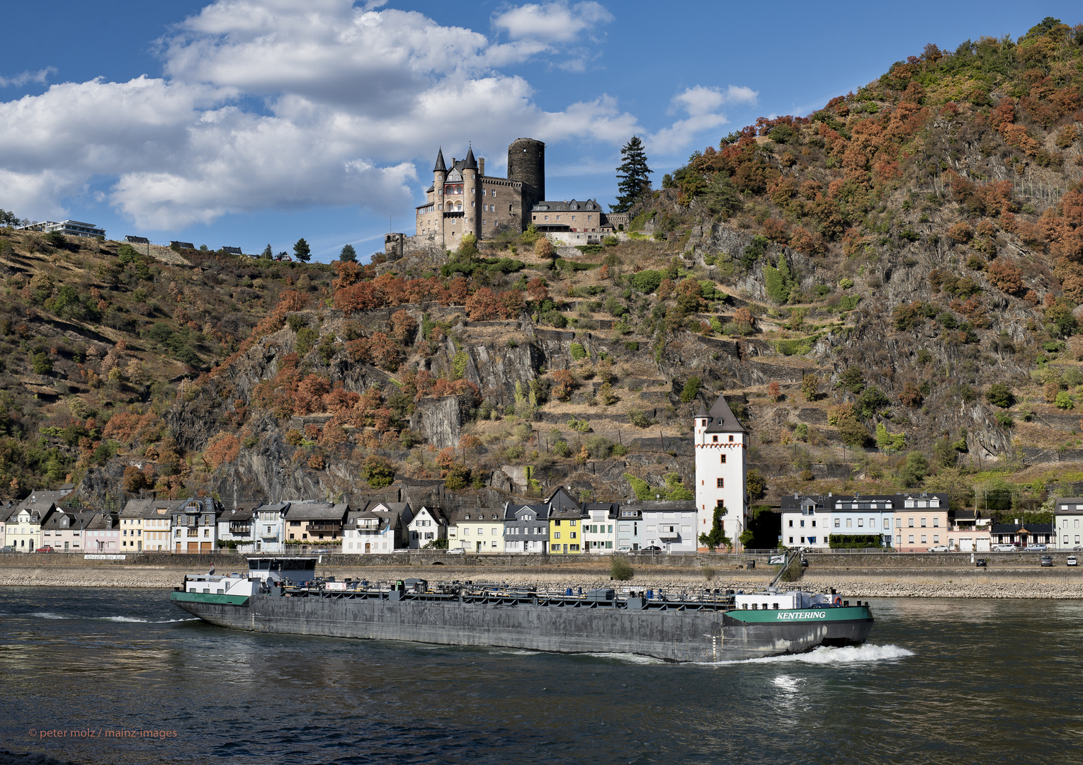 Mittelrheintal - Blick auf St. Goarshausen und Burg Katzenelnbogen