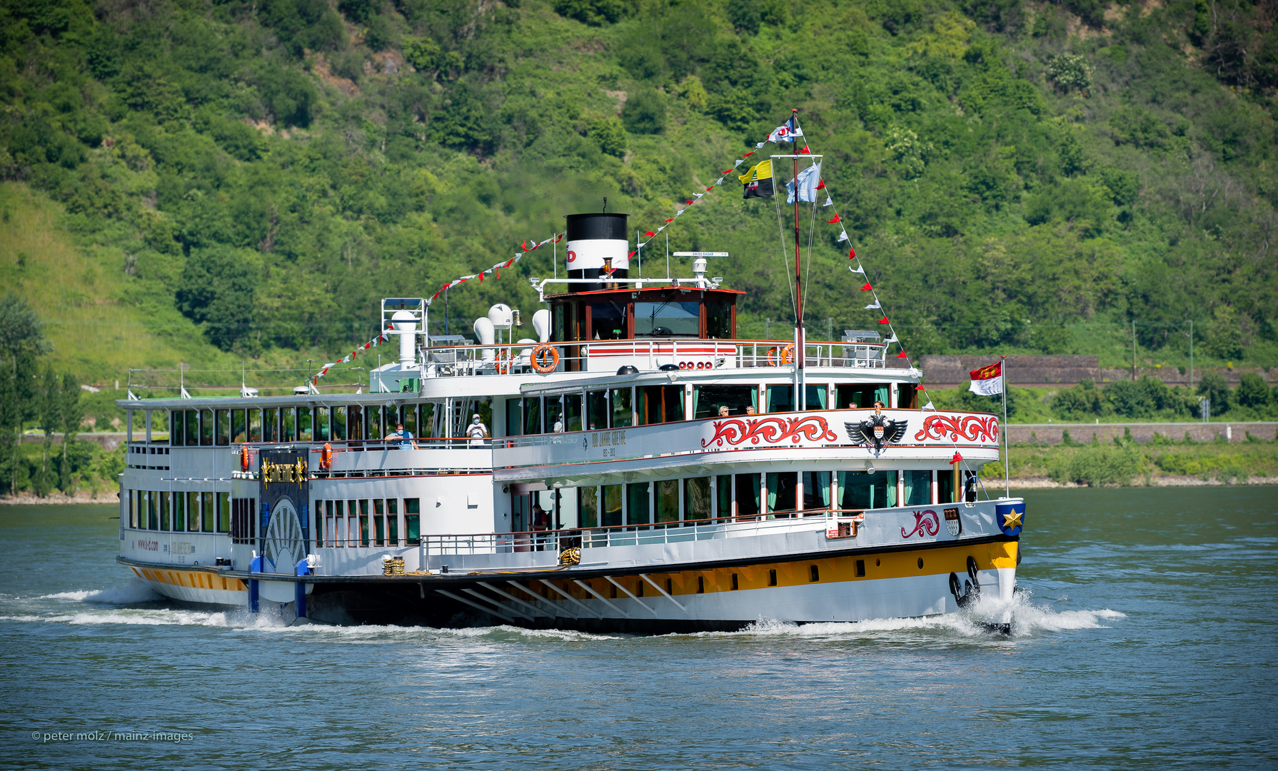 Mittelrheintal - Das Schaufelradschiff "Goethe" bei der Anfahrt auf Boppard | Juni 2021