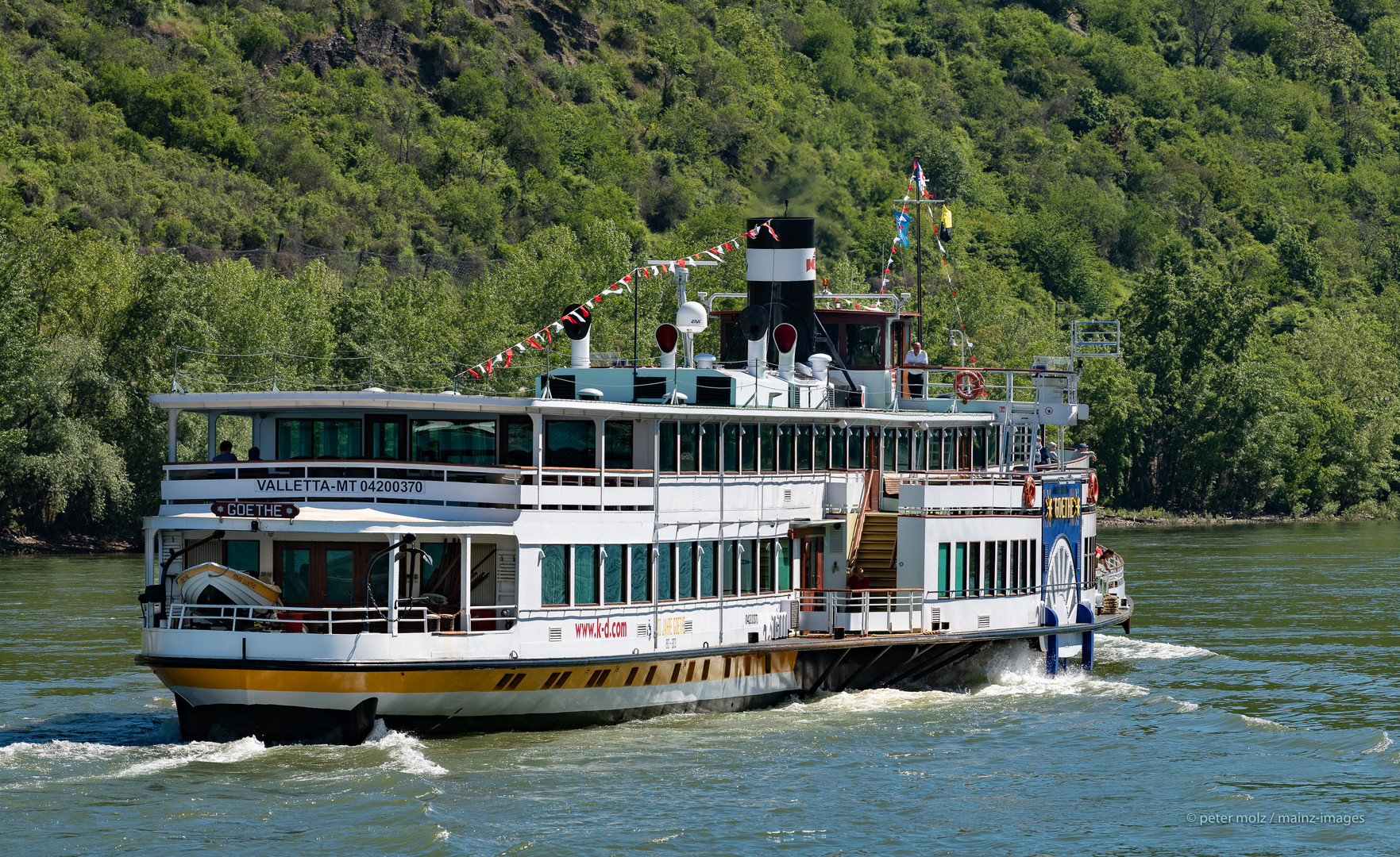 Mittelrheintal - Das Schaufelradschiff Goethe verläßt Boppard | Juni 2021