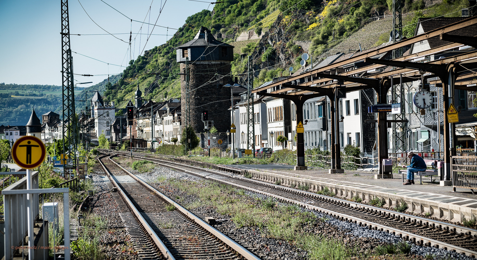 Mittelrheintal - Der Bahnhof von Kaub in Zeiten der Coronoia