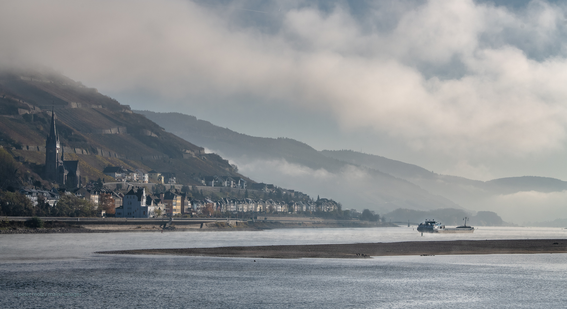 Mittelrheintal - Der Rhein bei Bacharach und Lorchhausen | November 2021