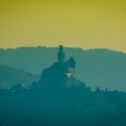 Mittelrheintal, die Marksburg bei Braubach im Morgendunst