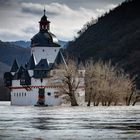 Mittelrheintal - Die "Pfalz" im Rheinhochwasser bei Kaub (2)