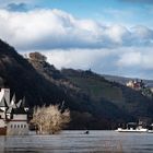 Mittelrheintal - Die "Pfalz" im Rheinhochwasser bei Kaub