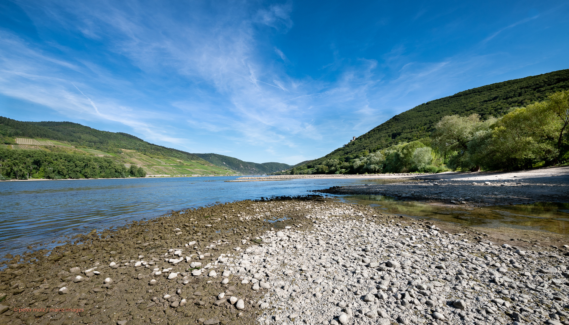 Mittelrheintal - Flußlandschaft bei Niedrigwasser