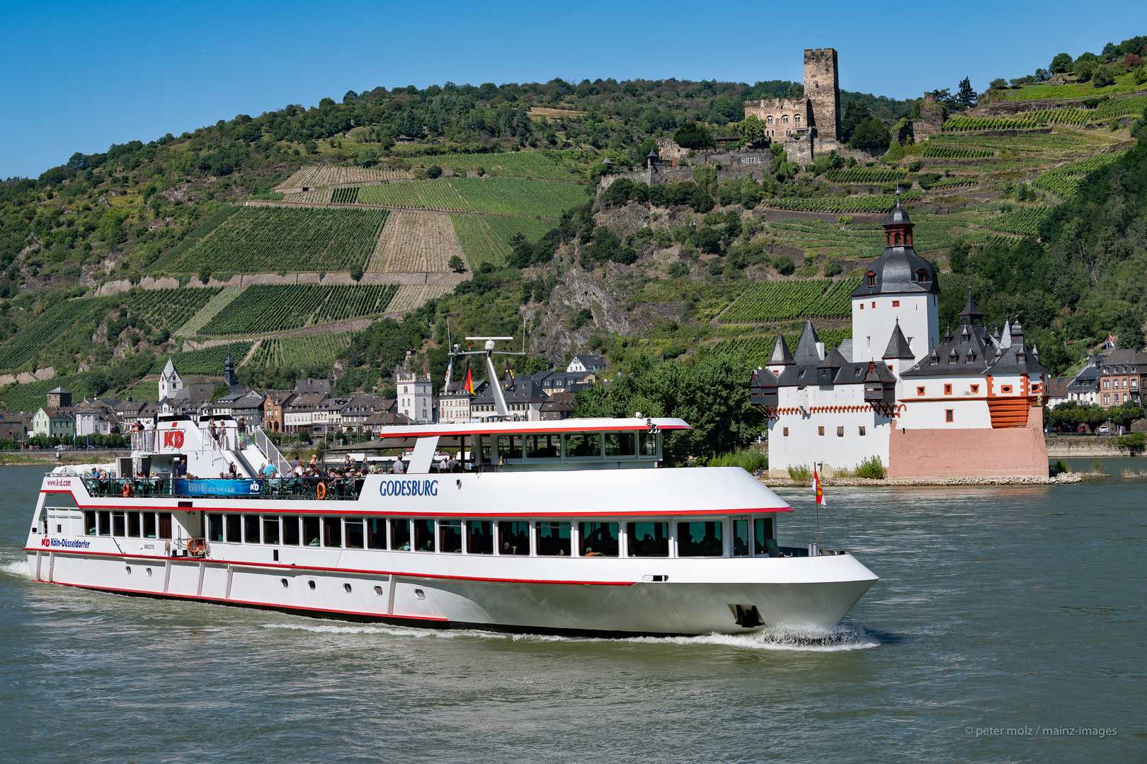 Mittelrheintal - MS Godesburg passiert die Pfalz bei Kaub 