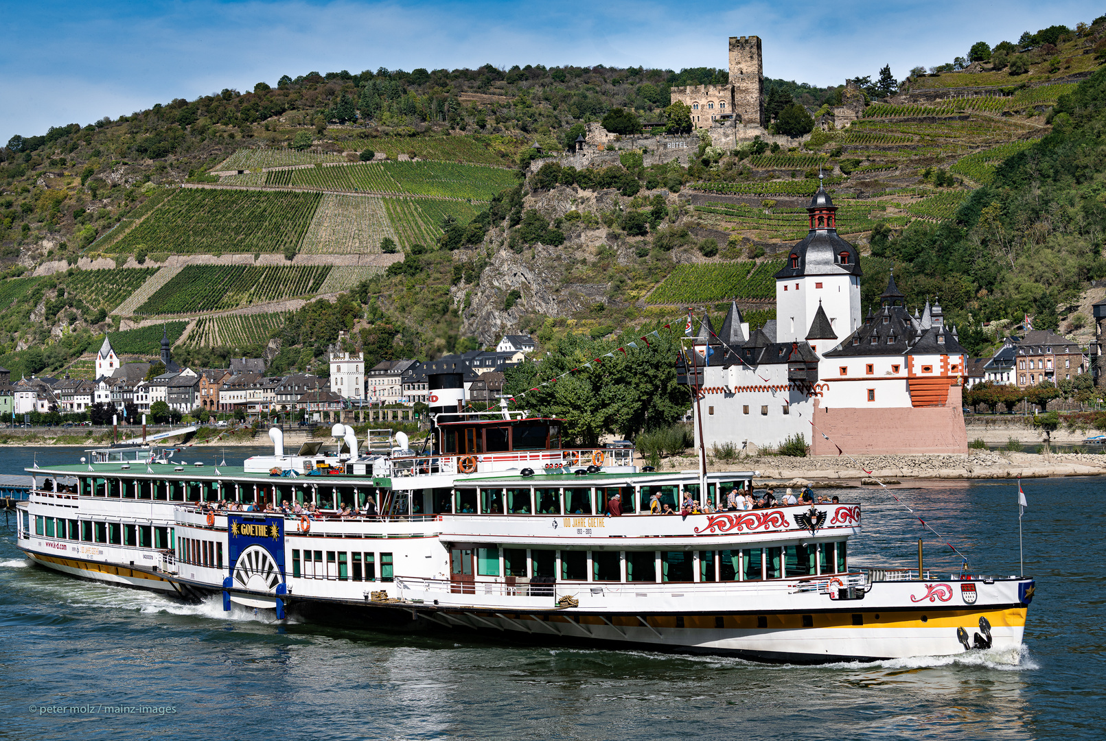 Mittelrheintal - MS Goethe passiert die Burg Pfalzgrafenstein bei Kaub