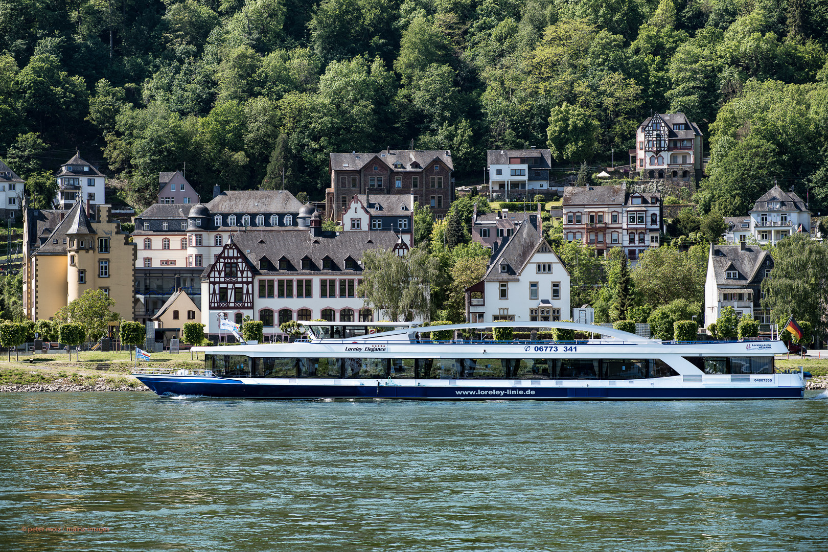 Mittelrheintal - MS Loreley Elegance passiert Sankt Goar