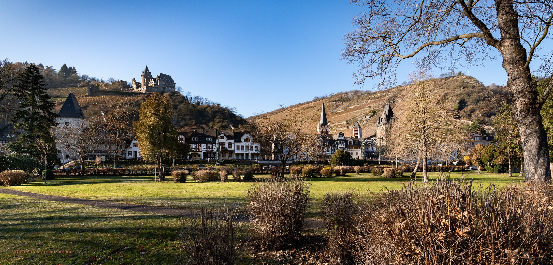 Mittelrheintal - Stadtansicht von Bacharach zur Wintersonnenwende