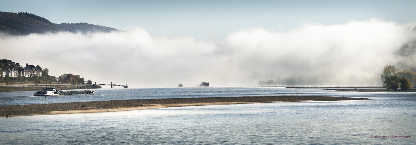 Mittelrheintal_Lorchhausen-Niederheimbach_Nebel Panorama