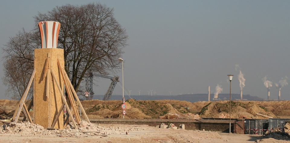 Mittelsäule der katholischen Kirche Jüchen-Otzenrath