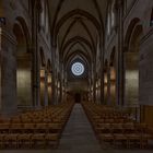 Mittelschiff der Abteikirche Otterberg, der Durchblick geht nach Westen