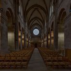 Mittelschiff der Abteikirche Otterberg, der Durchblick geht nach Westen