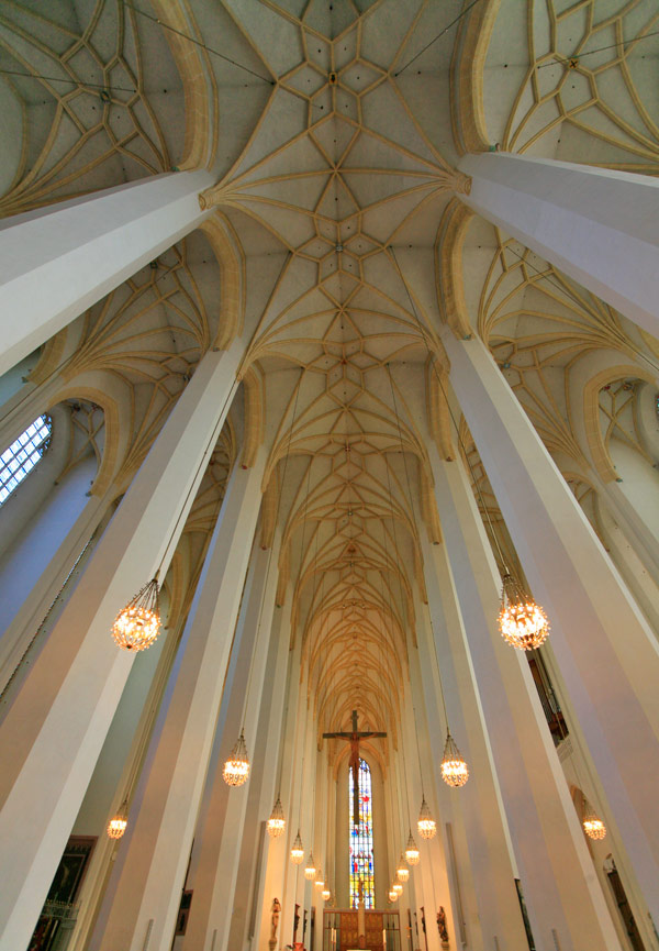 mittelschiff der frauenkirche münchen