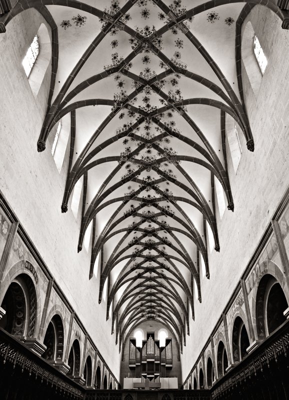 Mittelschiff der Klosterkirche mit nachträglich eingebauter Kreuzgewölbedecke