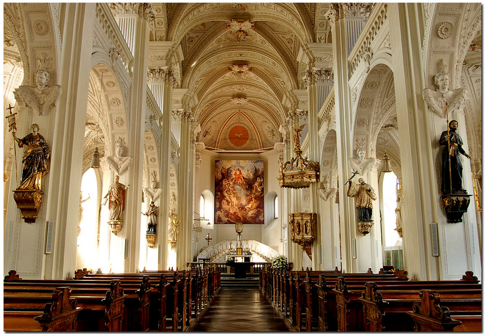 Mittelschiff der Sankt Andreaskirche