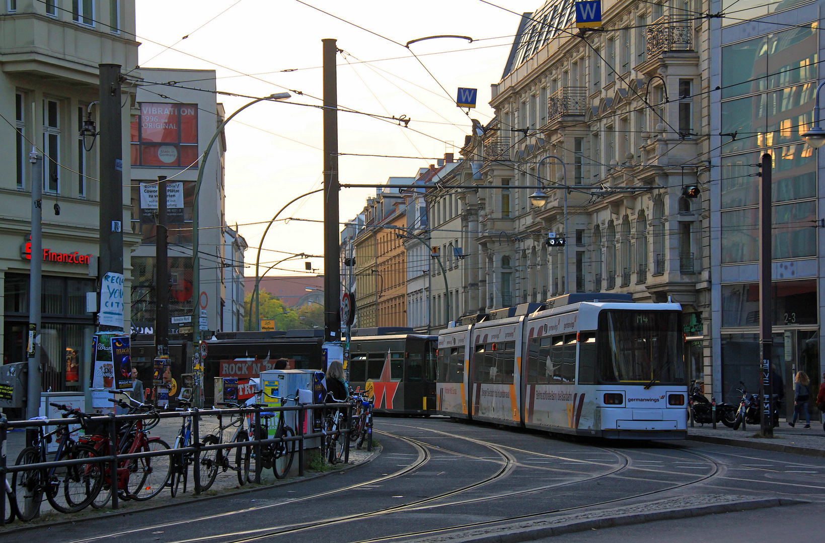 Mitten drin die Tram