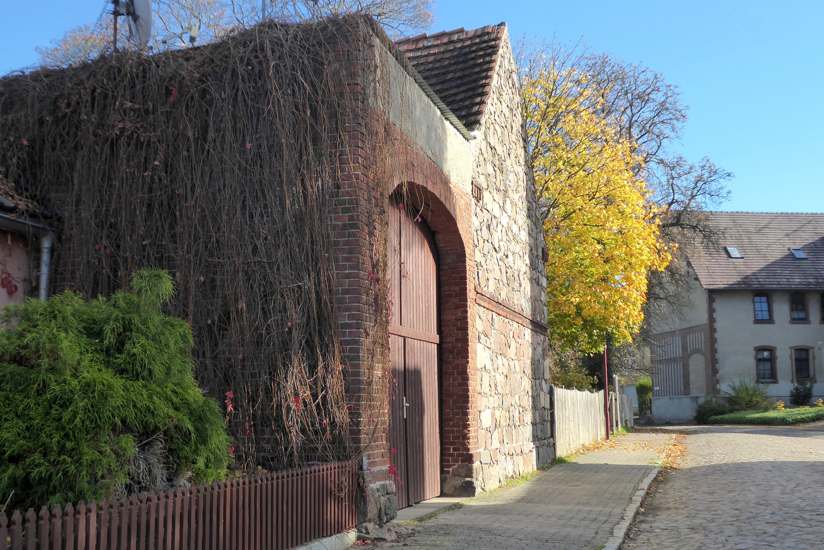 Mitten im Dorf