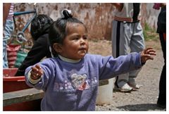 Mitten im Getümmel auf dem Marktplatz von Chinchero/ Peru II