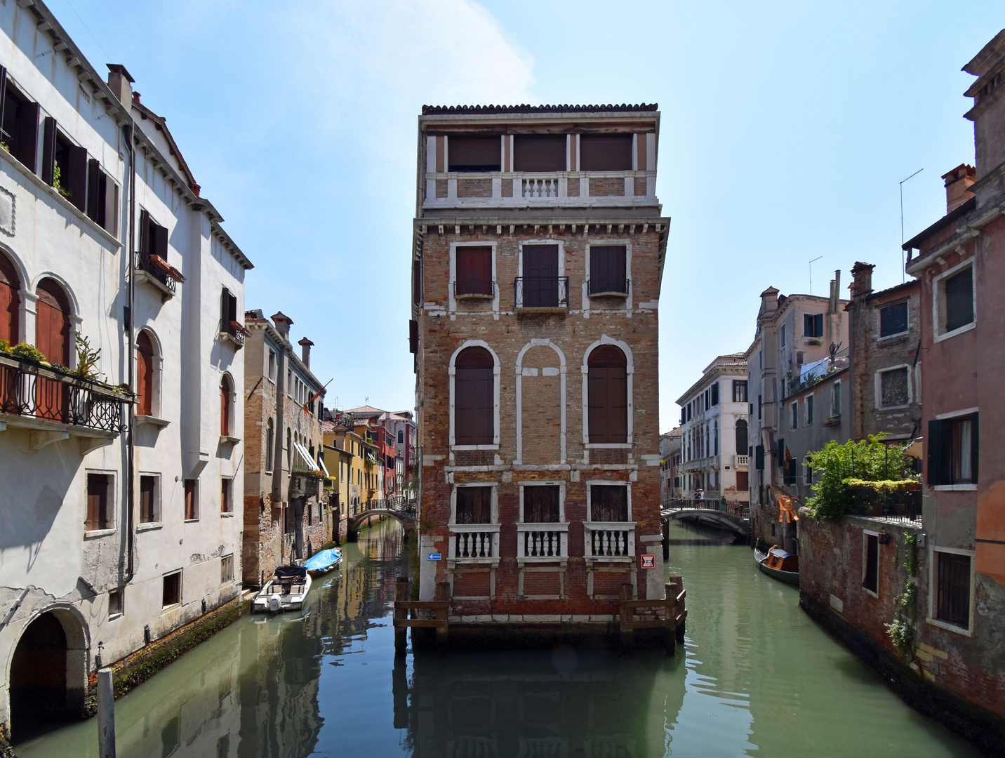 Mitten im Wasser... Palazzo Tetta