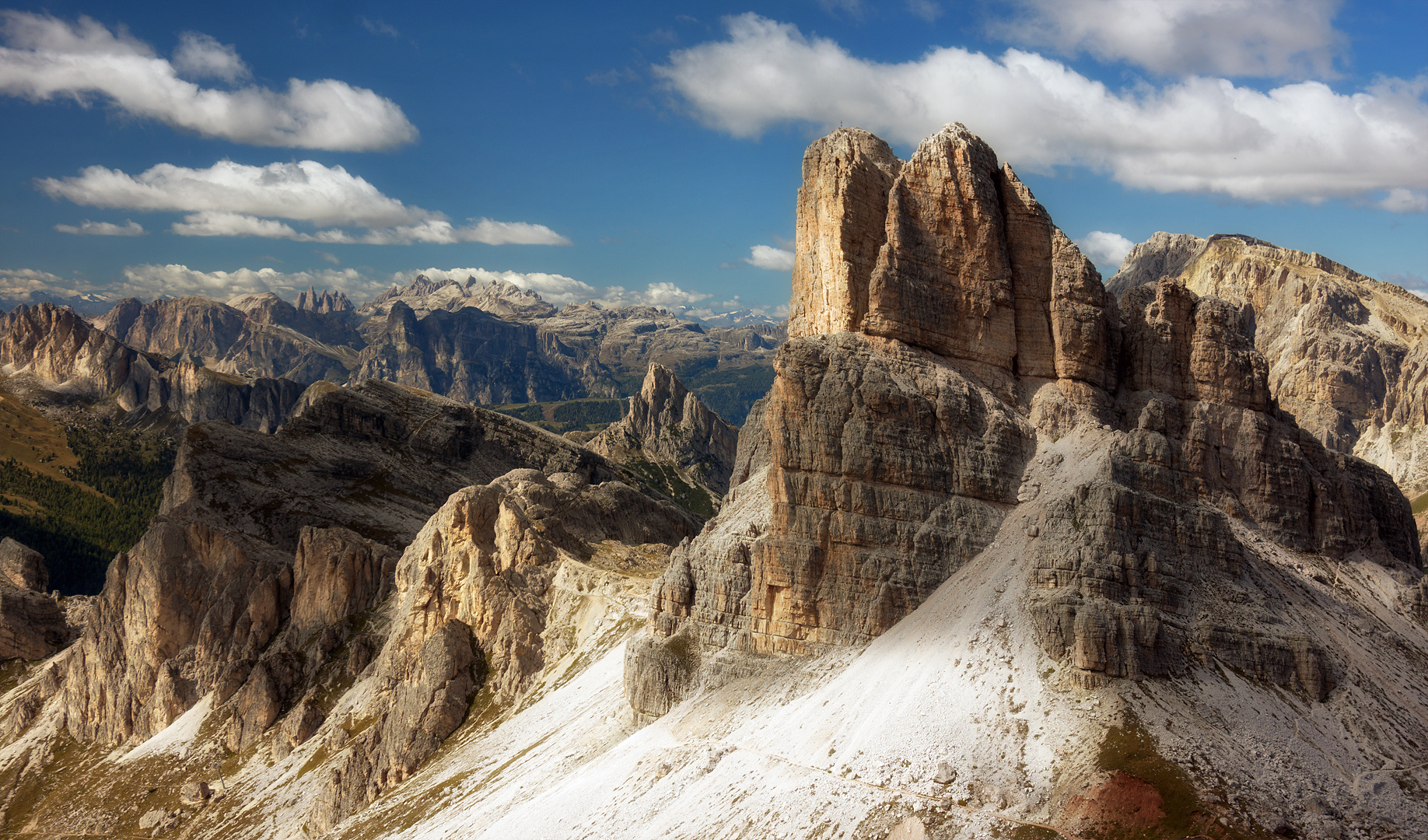 Mitten in den Dolomiten Foto & Bild natur, herbst, italien Bilder auf