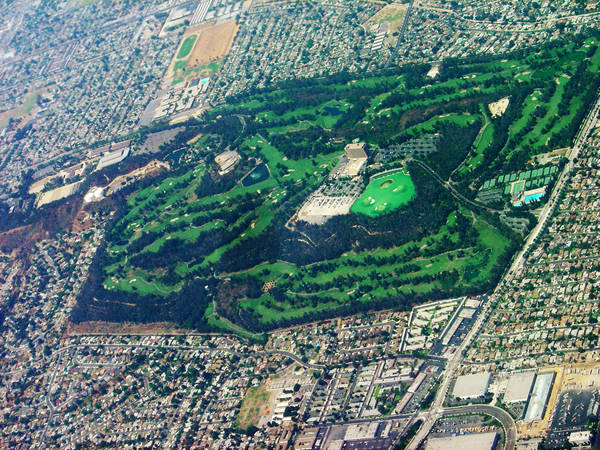 mitten in der Wüste ein Golf Platz bei Los Angeles