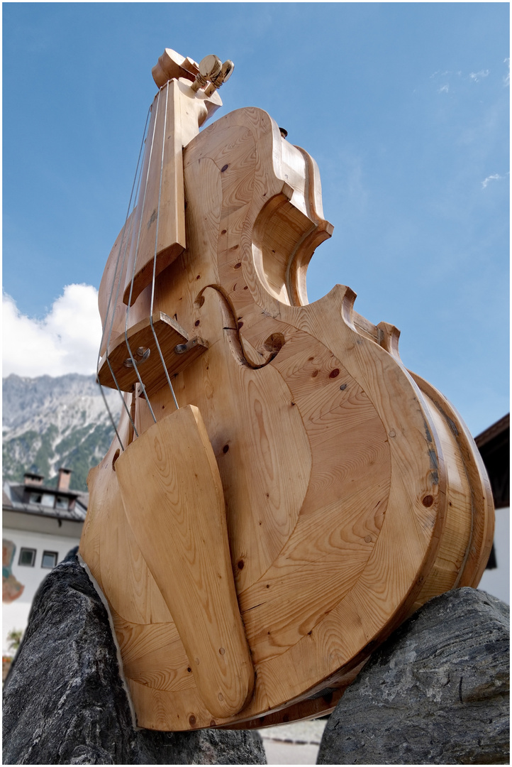 Mittenwald  2022-05-27  Holzgeige