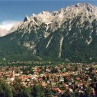 Mittenwald gegen Karwendel