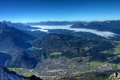 Mittenwald und der Herbstnebel