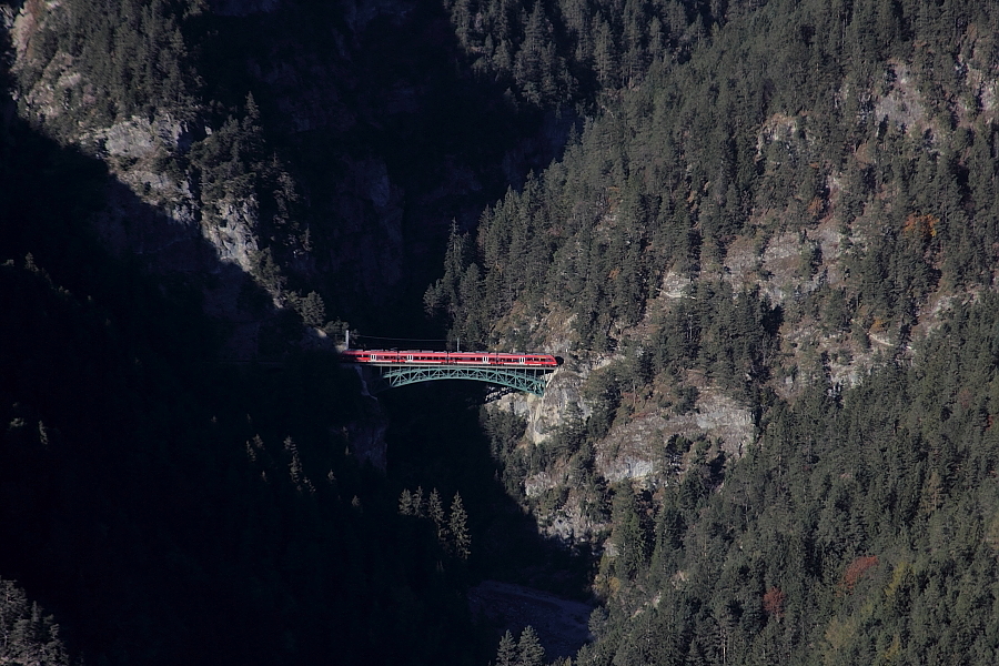 Mittenwaldbahn - Schlossbachgrabenbrücke; 66 m Stahl; und Links und Rechts- ein Tunnel