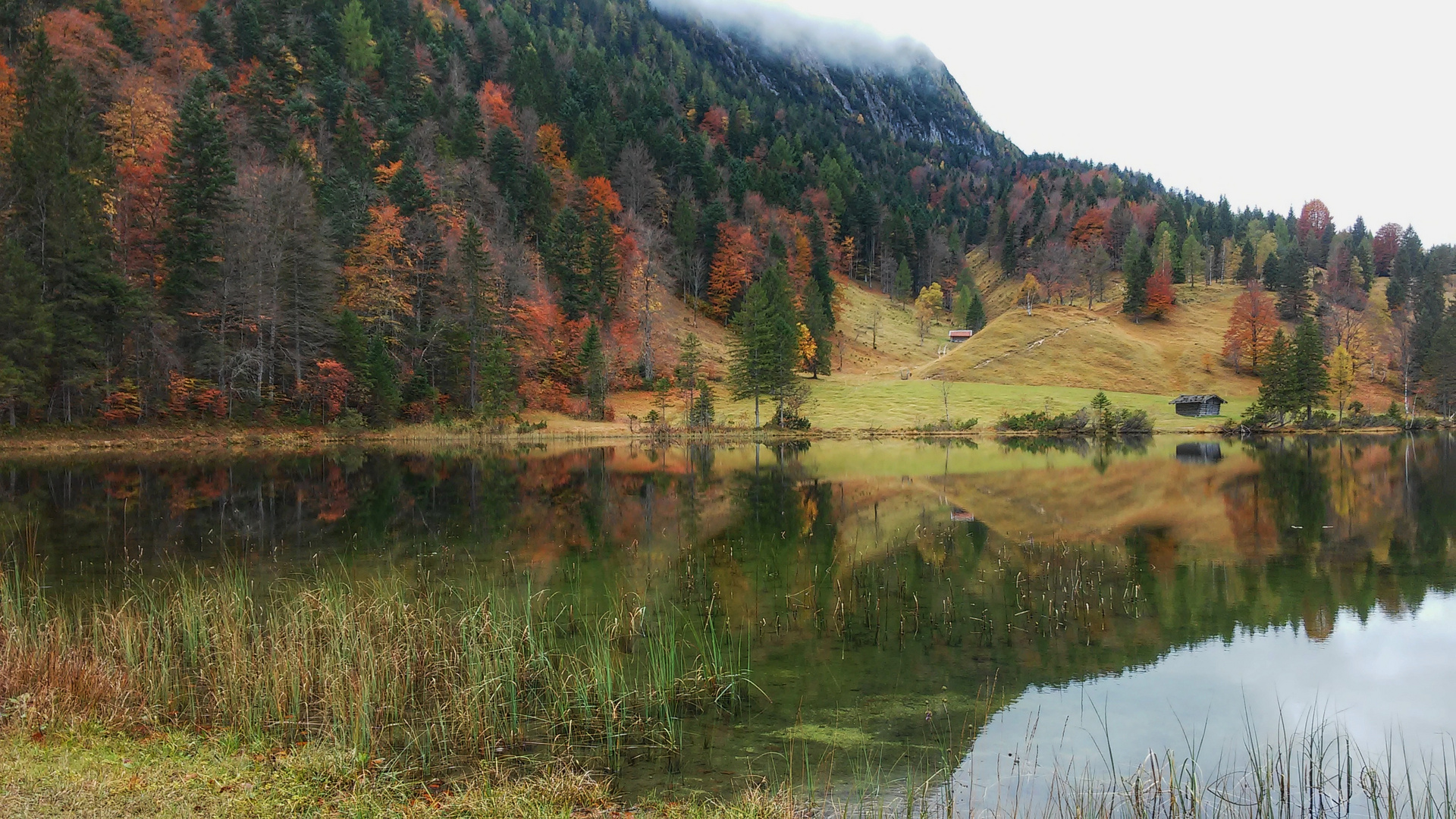 Mittenwald.Ferchensee.Herbst.