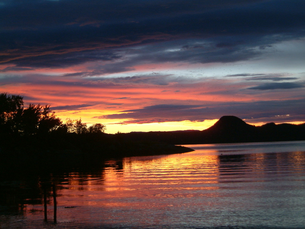 Mitternacht am Fjord (Norwegen)