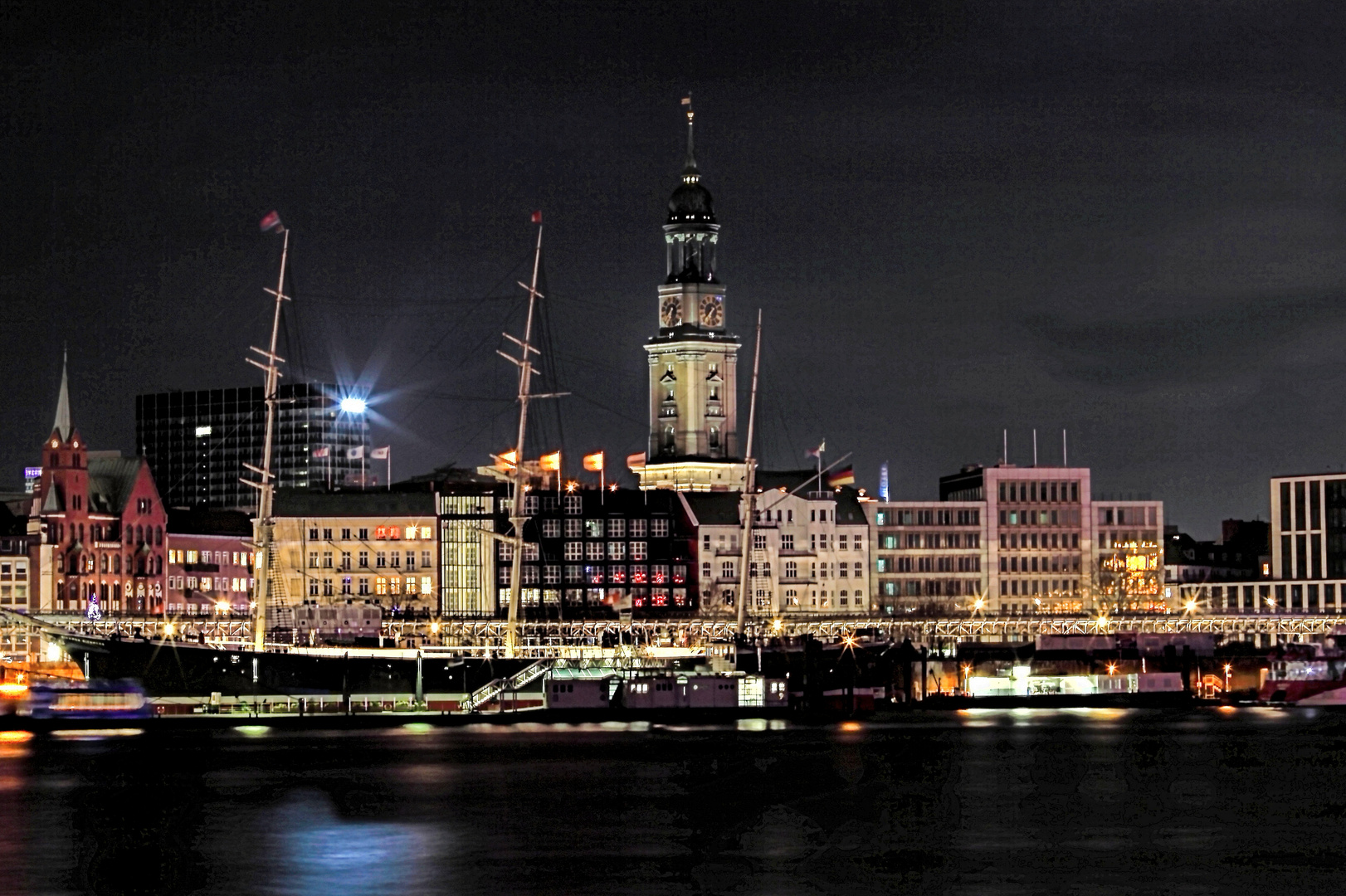 Mitternacht am Hamburger Michel .....