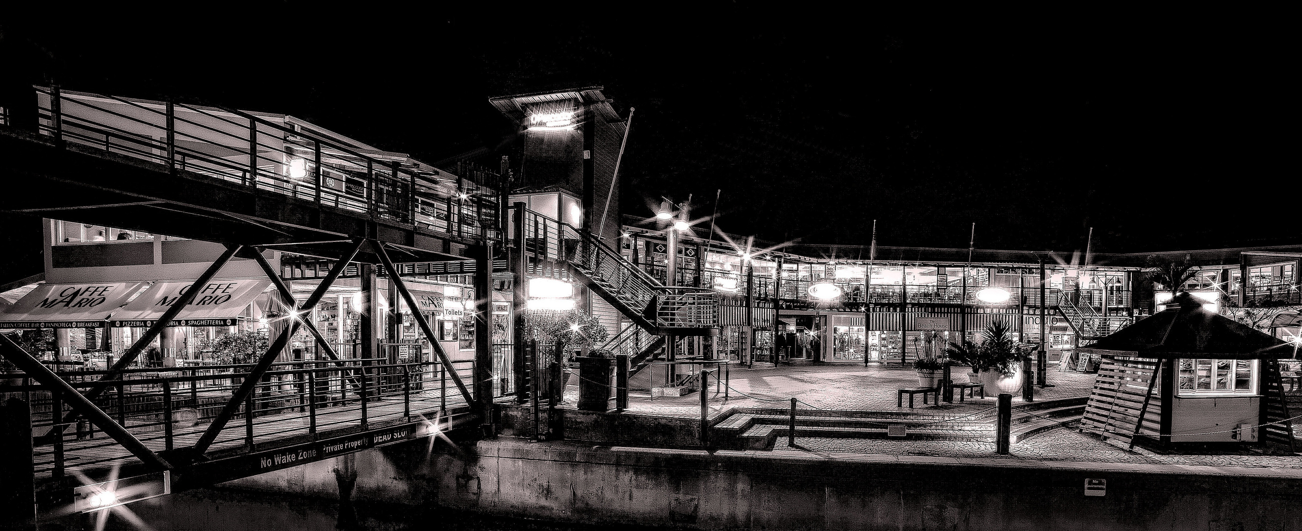 Mitternacht an der Waterfront Knysna in Südafrika .....