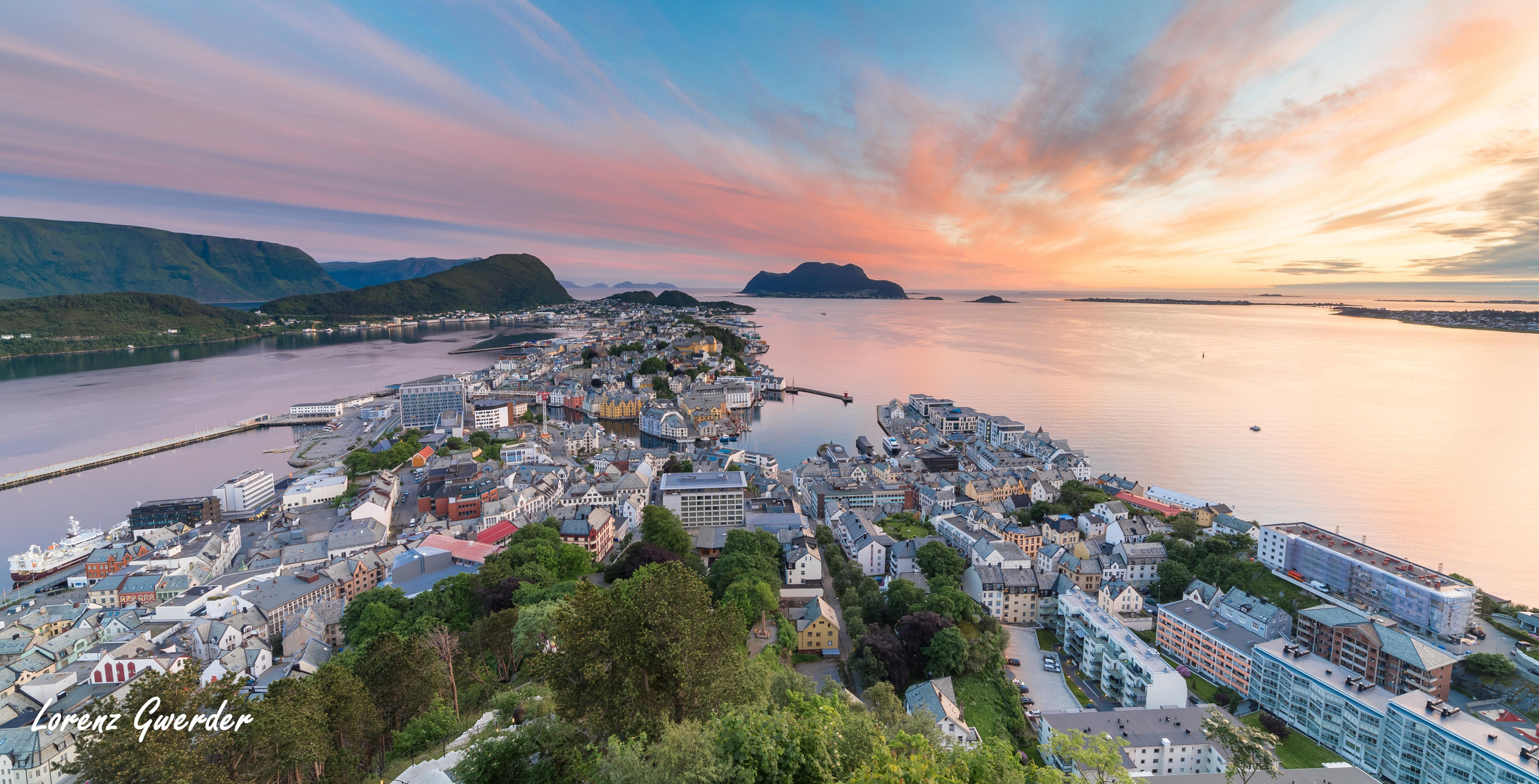 Mitternacht in Alesund